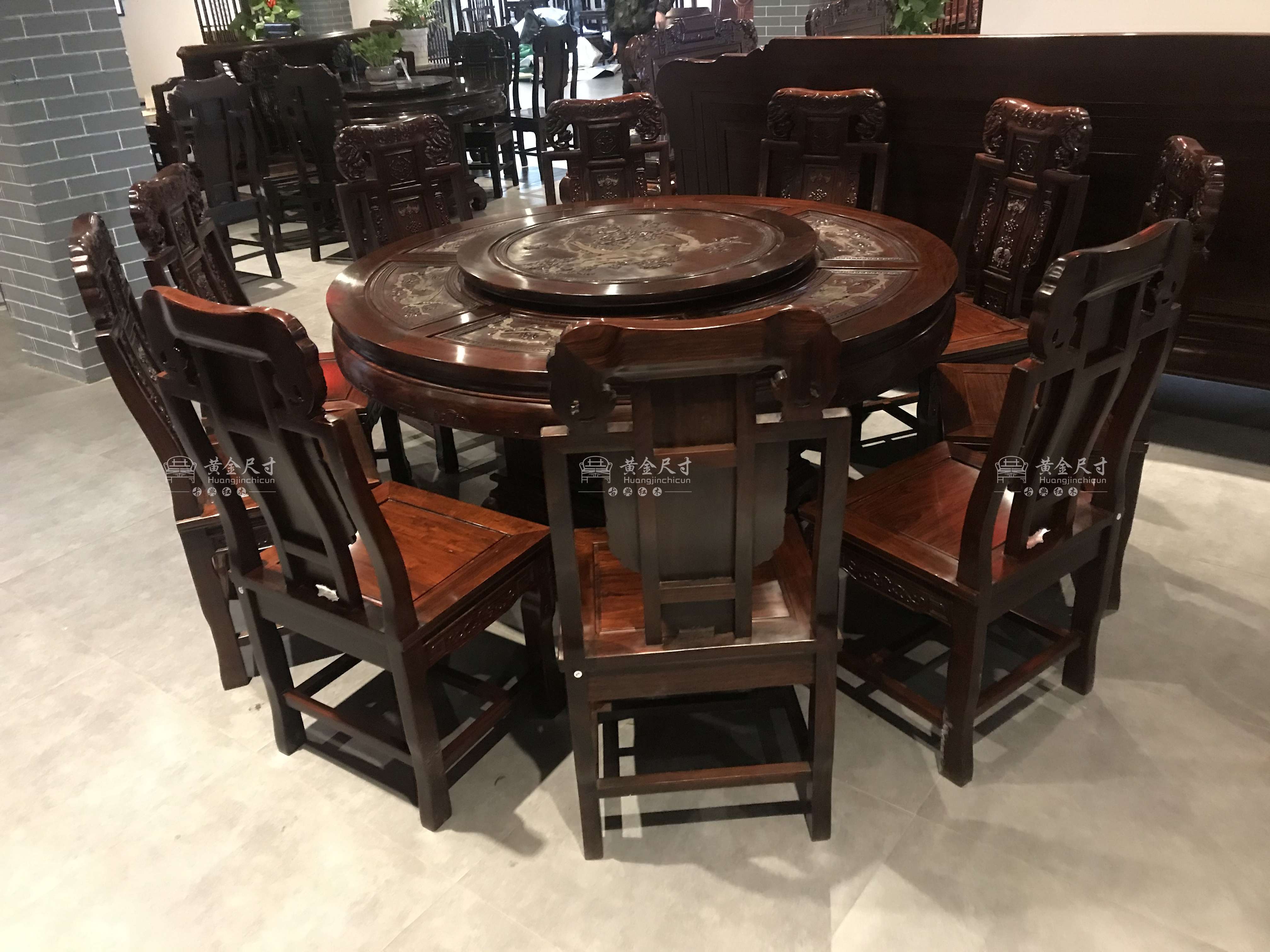 1.53米檀雕花鸟圆台配象头椅  A92擦生漆.jpg
